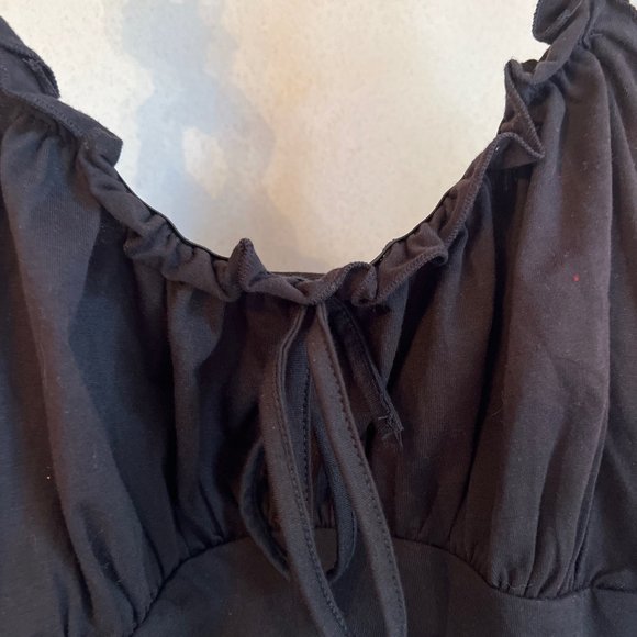 Black Ruffled 1x Strappy Crop Top With Adjustable Tie Front - Picture 4 of 6